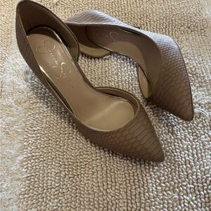 Jessica Simpson Tan Pointed Toe Pumps